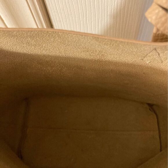 Beige tan purse tote with top handles great condition - Picture 3 of 4